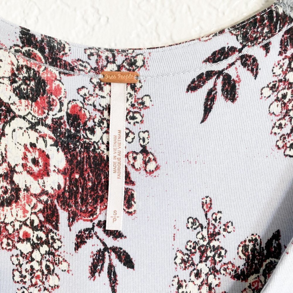 🦋 FREE PEOPLE Speak Easy Top Sky Blue Boho Floral Bell Sleeve Small Coquette - Picture 4 of 7